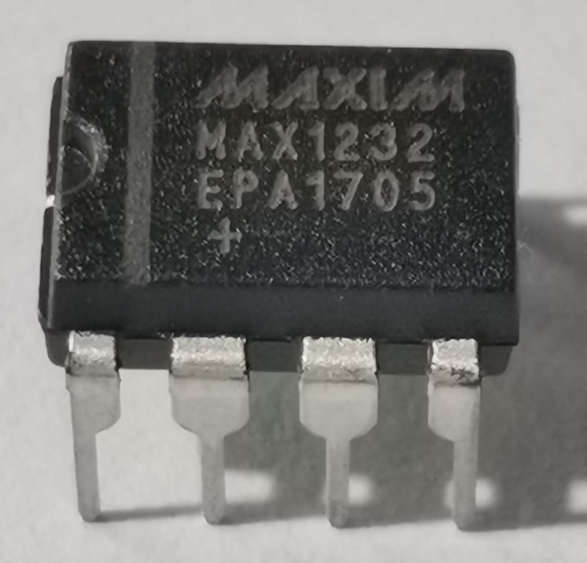 MAX1232 IC